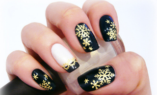 Illustration for article titled Holiday Nails!